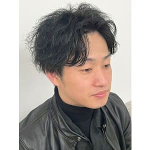 ニュアンスパーマ センターパート 黒髪 ツーブロック 30代 - MENS SALON RUGGED 大野城店【メンズサロンラギッドオオノジョウテン】掲載中