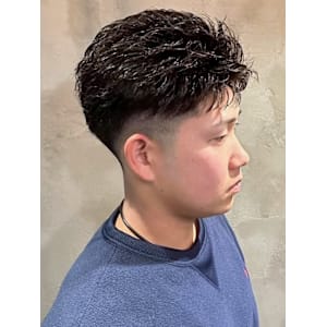 毛流れパーマ フェードカット 束感ショート 20代 30代 - 完全個室 THIS IS BARBER 3rd【カンゼンコシツ ディスイズバーバーサード】掲載中