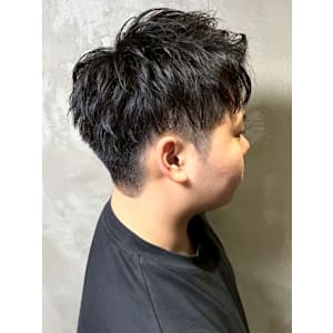 黒髪ショート ツーブロック ビジネス メンズカット 束感 - 完全個室 THIS IS BARBER 3rd【カンゼンコシツ ディスイズバーバーサード】掲載中
