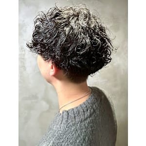 波巻きパーマ ツーブロックマッシュ 20代 束感ショート - 完全個室 THIS IS BARBER 3rd【カンゼンコシツ ディスイズバーバーサード】掲載中