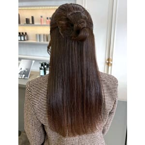 ハーフアップ ストレート ロング 結婚式ヘアセット カチモリ - 髪質改善 SEPT. 天神大名【カミシツカイゼン セプト テンジンダイミョウ】掲載中