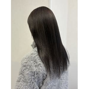 ワンカラーおすすめ透明感ある暗めアッシュブラウン - Lia by KENJE【リアバイケンジ】掲載中