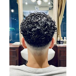 【40代 男性】ハードパーマスキンフェード（大宮/バーバー） - Graceful Barber London【グレイスフルバーバーロンドン】掲載中