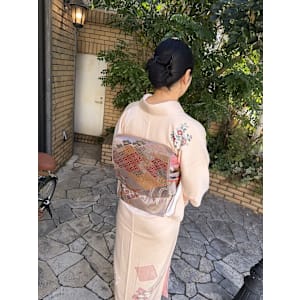 後ろ姿に品格を。苦しくないのに崩れない本格着付け - HAIR & MAKE EARTH 高田馬場店【ヘアメイクアース タカダノババテン】掲載中