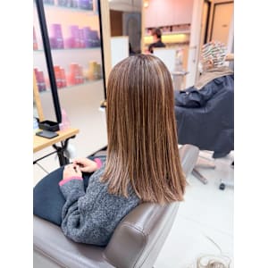 白髪ぼかしハイライトカラー30代40代50代 - STELLA by KENJE【ステラバイケンジ】掲載中