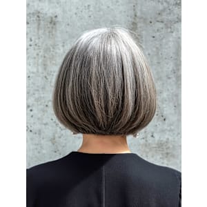 グレイヘアボブスタイル