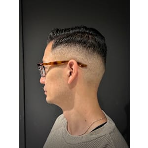 サイドパート - ヒロ銀座バーバーショップ大阪本店【ヒロギンザ バーバーショップオオサカホンテン】掲載中