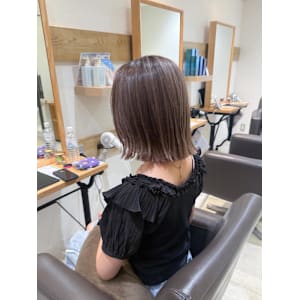 白髪ぼかし細めハイライト30代40代50代ブルーグレージュ - Mira by KENJE【ミラバイケンジ】掲載中