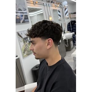 低めフェード海外スタイル - DAMDEE TOKYO 心斎橋【ダムディートウキョウシンサイバシ】掲載中