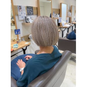 【脱白髪染め】白髪ぼかしハイライト叶える大人女子透明感カラー - STELLA by KENJE【ステラバイケンジ】掲載中