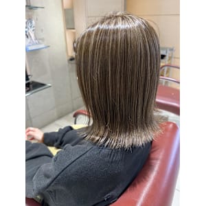 白髪も楽しむ！ハイライトカラー - EMU international 春日部本店【エムインターナショナル】掲載中