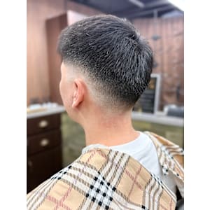 スキンフェード × ナチュラルショート - VIR BARBER【ヴィルバーバー】掲載中