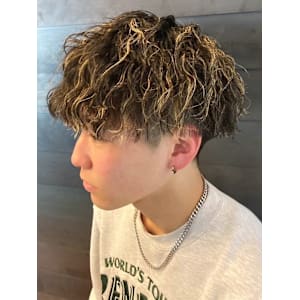 ツイストパーマ マッシュショート ツーブロック ハイライト - 全室完全個室 THIS IS BARBER 4th【ディスイズバーバーフォース】掲載中