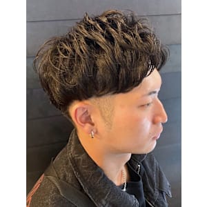ツーブロックマッシュ ダウンパーマ フェード メンズパーマ - 全室完全個室 THIS IS BARBER 4th【ディスイズバーバーフォース】掲載中