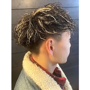 メッシュ メンズパーマ ツイスパ ホワイトベージュ ブリーチ - 全室完全個室 THIS IS BARBER 4th【ディスイズバーバーフォース】掲載中