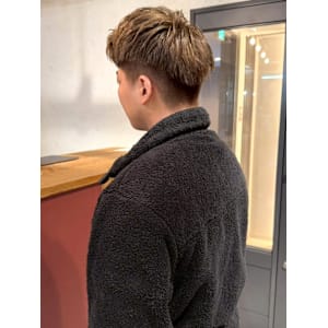 メンズショート 刈り上げ ツーブロック ベージュ 20代 - atelier.神戸三宮店【アトリエ】【アトリエ コウベサンノミヤテン】掲載中