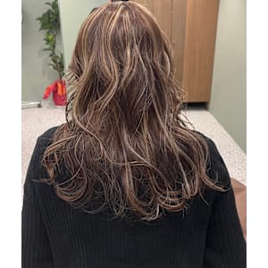 白髪ぼかしも可能ハイライトロング - tip・top 成増店【チップタップ ナリマステン】掲載中