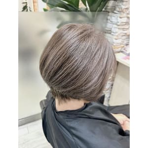 20代30代40代小顔ハンサムショートハイライトアッシュ - CREA【クレア】掲載中
