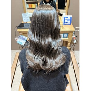 ミディアムロング〜大人の透け感ベージュカラー♪20代 - 半個室型美容室 Sourire 小倉店【ハンコシツガタビヨウシツ スーリール コクラテン】掲載中