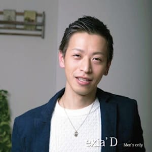 colorで差をつけるベリーショート×グレーベージュ×30代