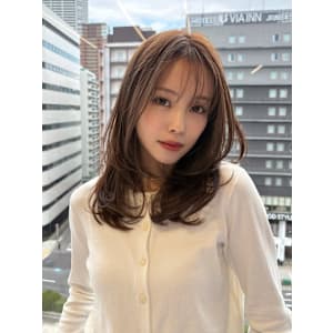 ミディアムレイヤーカット/インナーカラー/イヤリングカラー - RU10C ブリーチなしダブルカラー/白髪ぼかしハイライト/酸性ストレート【ルージュシー】掲載中