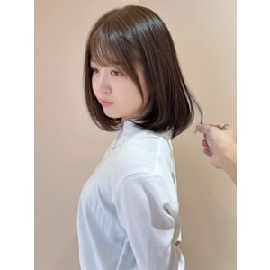 ブラウンベージュ ボブ 顔周りカット 艶髪 20代