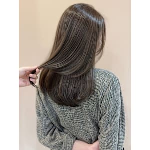 オリーブグレージュカラー 透明感カラー レイヤーカット 艶髪 - Reginavita 栄店【レジナヴィータ サカエテン】掲載中