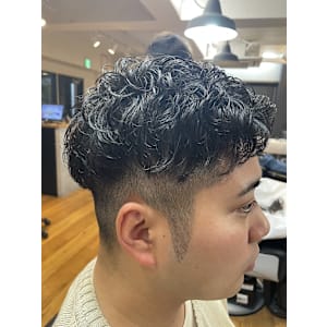 ツーブロ×エッジパーマ×アースカラー20代/30代 - メンズサロン エクシア～brat～【メンズサロン エクシアブラト】掲載中