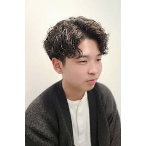 【メンズ旬ヘア】波巻き×スペインカールで色気のある立体感を - 【メンズ個室サロン】ALL DAY HELLO`S 京都駅前店【メンズコシツサロン オールデイハローズキョウトエキマエテン】掲載中