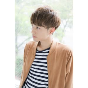 すこし重めのショートボブ×ハイトーンカラー×30代/40代