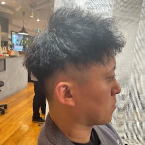 ツイスト強めのツイスパ×フェードスタイル×刈り上げショート