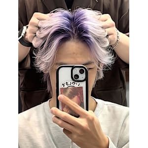 メンズデザインカラールーツカラーホワイトセンターパート銀座 - Charm by KENJE【シャルム　バイ　ケンジ】掲載中