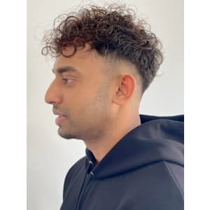 スキンフェード スペインカール スパイラルパーマ 30代 - MENS SALON RUGGED 大野城店【メンズサロンラギッドオオノジョウテン】掲載中