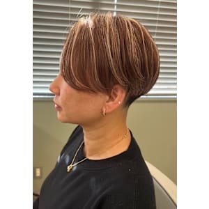 白髪ぼかしハイライトショート - tip・top 成増店【チップタップ ナリマステン】掲載中