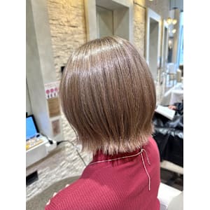 扱いやすいコンパクトボブ×透明感ベージュカラー - VISAGE plus【ヴィサージュ プラス】【ヴィサージュ プラス】掲載中