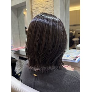 アッシュカラー×レイヤーカット - VISAGE plus【ヴィサージュ プラス】【ヴィサージュ プラス】掲載中