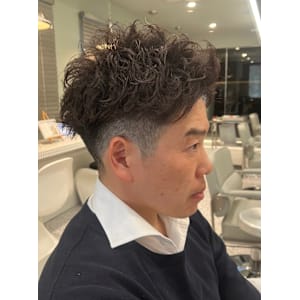 直毛さんも柔らかくフェザーアップバング