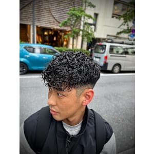 【銀座】強めカール×スキンフェード！大人のスペインカール - ヒロ銀座ヘアーサロン銀座一丁目店【ヒロギンザヘアーサロンギンザイッチョウメテン】掲載中