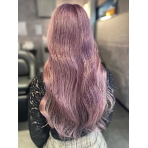 《三宅悠斗》大宮/ケアブリーチ/ピンクカラー - elu by lovis【エル バイ ラビス】掲載中