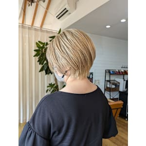 ハイトーンショートボブ