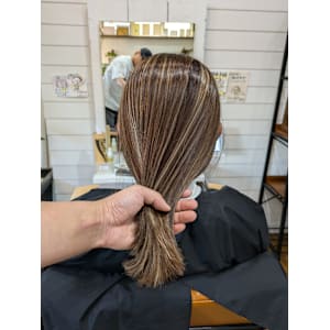 ベージュハイライトカラー