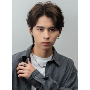 メンズベージュカラーセンターパートフェザーパーマ - MEN'S MUNi 恵比寿【メンズムニエビス】掲載中