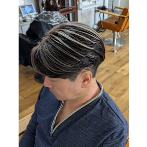 センターパート×ハイライトカラー - きいろいさんかくの美容室 Kanshall【カンシャル】【キイロイサンカクノビヨウシツ カンシャル】掲載中