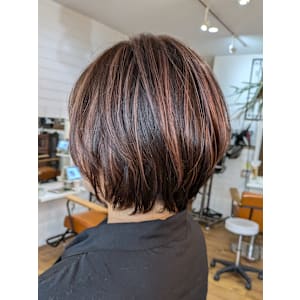 丸みショートボブ×ピンクベージュハイライト