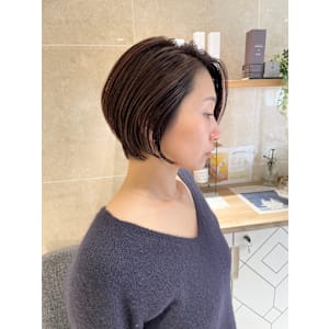 頭の形が小さく綺麗に見える王道ショートボブ