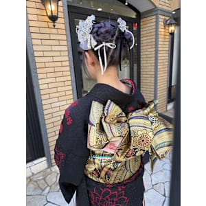 黒×金で魅せる。豪華絢爛な帯結びで後ろ姿まで美しく - HAIR & MAKE EARTH 高田馬場店【ヘアメイクアース タカダノババテン】掲載中