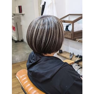 ボブ×白髪ぼかしハイライト - きいろいさんかくの美容室 Kanshall【カンシャル】【キイロイサンカクノビヨウシツ カンシャル】掲載中