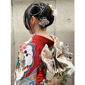 成人式 アップスタイル 和装ヘア タイトお団子 着付け - and anon 春日原店【アンドアノン カスガバルテン】掲載中