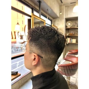 メンズパーマスタイル×グラデーション刈り上げ - Lourdes hair design【ルルドヘアーデザイン】掲載中