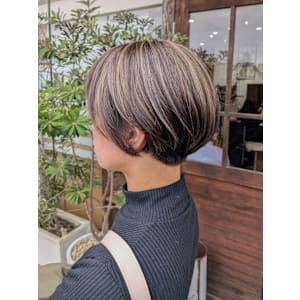 ショートカット+白髪ぼかしハイライト - きいろいさんかくの美容室 Kanshall【カンシャル】【キイロイサンカクノビヨウシツ カンシャル】掲載中